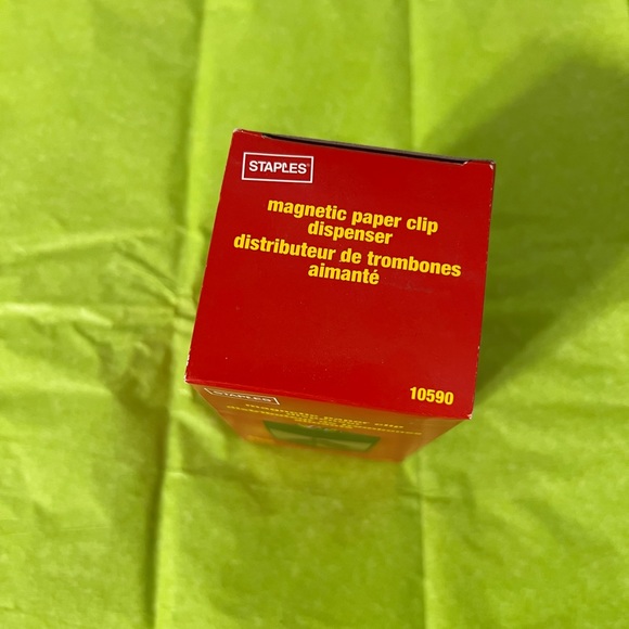 magnetic paper clip dispenser 100 clips included - Picture 5 of 5